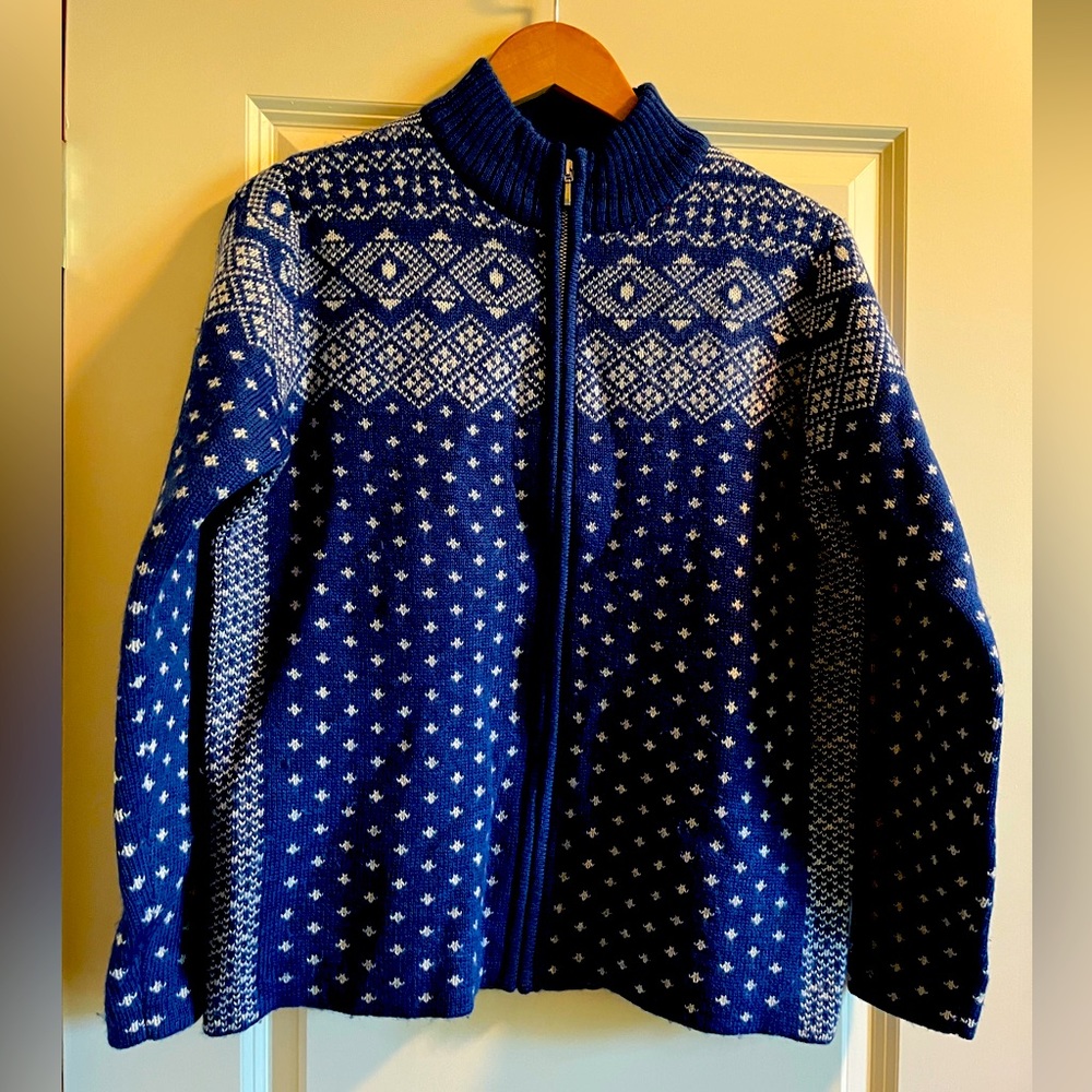 Lands’ End Sweater. Size Small. Great condition.